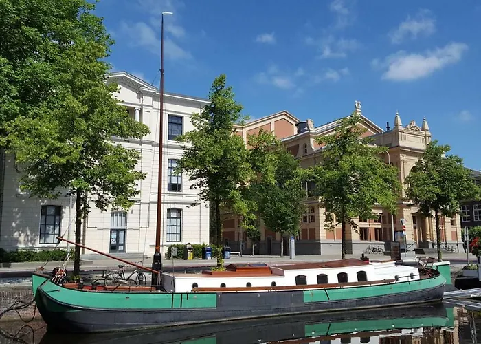 Monumentale Woonboot Op Unieke Locatie Groningen