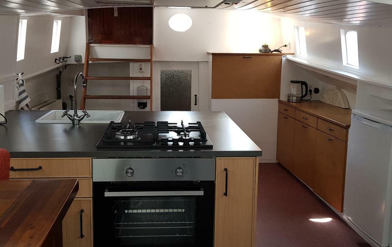 Monumentale Woonboot Op Unieke Locatie Apartment Groningen