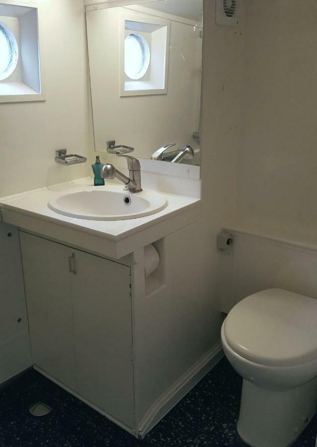 Monumentale Woonboot Op Unieke Locatie Apartment